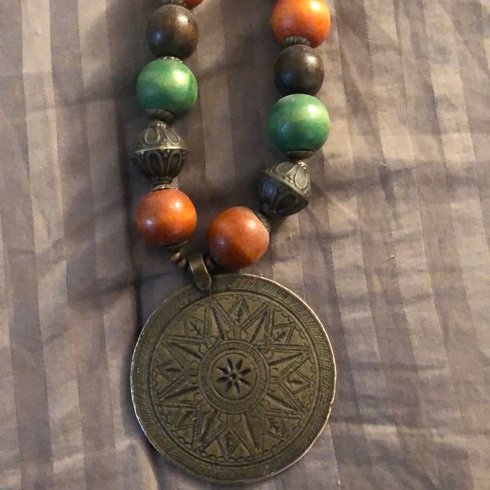 Statement necklace - Picture 3 of 3